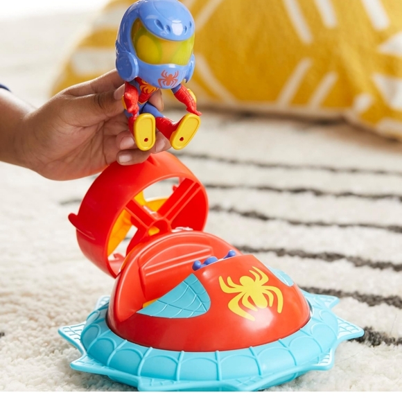 Marvel Spidey, His Amazing Friends Web Spinners Spidey with Hoover Spinner & Car - Picture 5 of 9